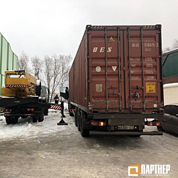  Фотография подготовки к разгрузке оборудования для сварки металла из контейнера 